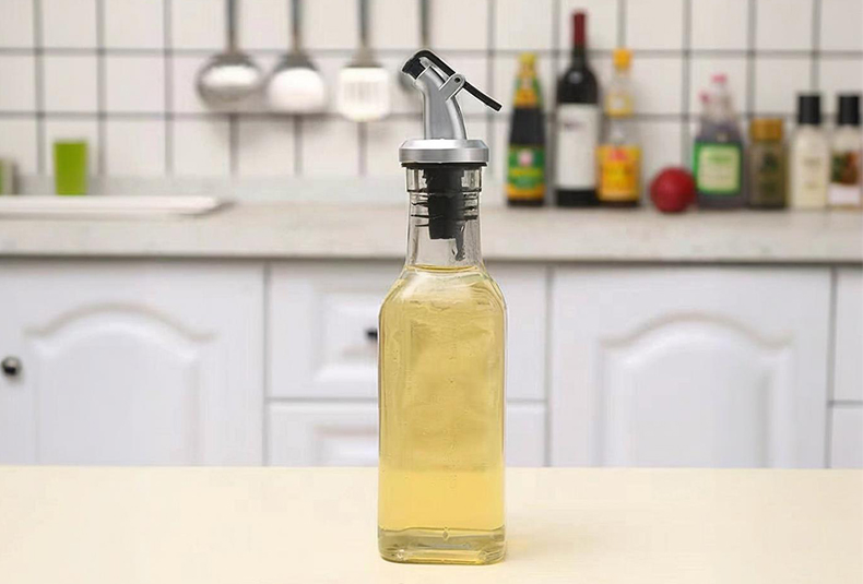 WISHOME Precision Spout Glass Oil Dispenser features lead-free glass, no-drip spout, oil return design & one-hand operation—ideal for tidy kitchen oil storage.