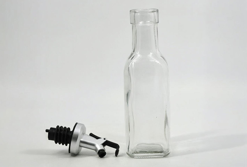 WISHOME Precision Spout Glass Oil Dispenser features lead-free glass, no-drip spout, oil return design & one-hand operation—ideal for tidy kitchen oil storage.