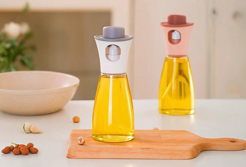 WISHOME Cute Little Hat Spray Oil Kettle Main Product Image