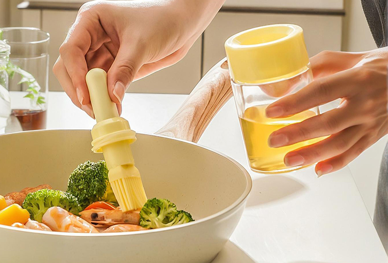 WISHOME Press Telescopic Oil Brush Bottle Main Product Image