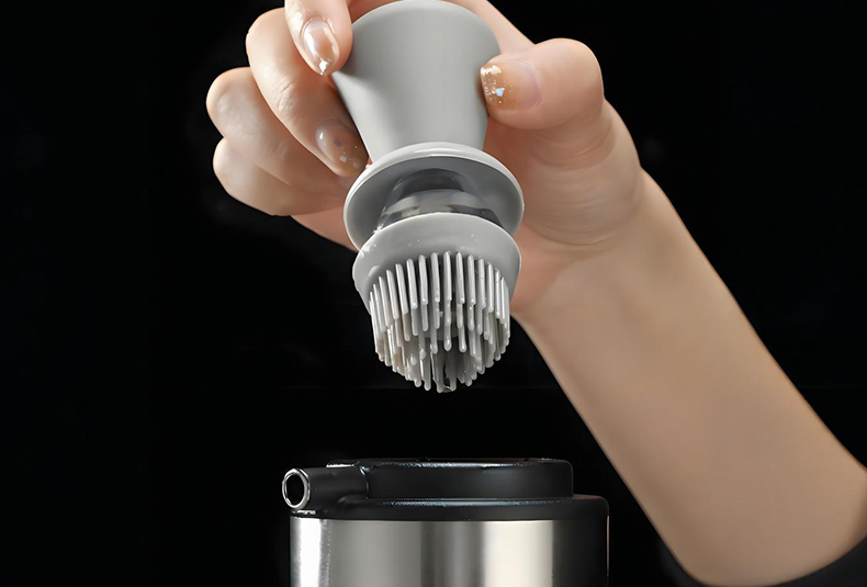 WISHOME Brush & Pour Integrated Oil Pot Main Product Image