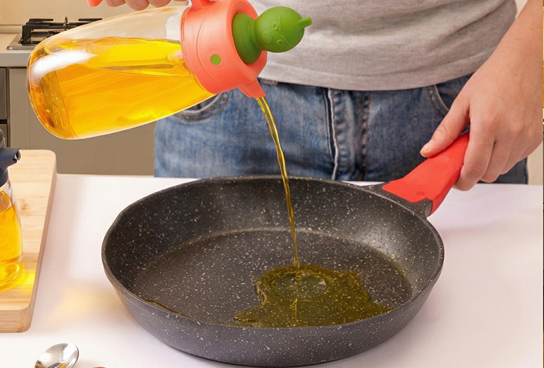 WISHOME Integrated Oil Brush & Pour Bottle