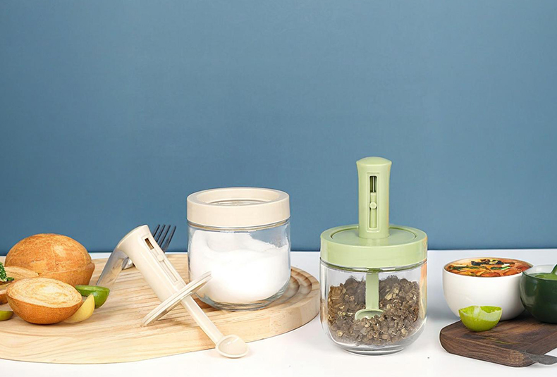 WISHOME Retractable Spoon-Lid Seasoning Bottle 